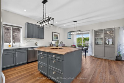 11 Braeside Crescent • Huntsville, ON photo 8