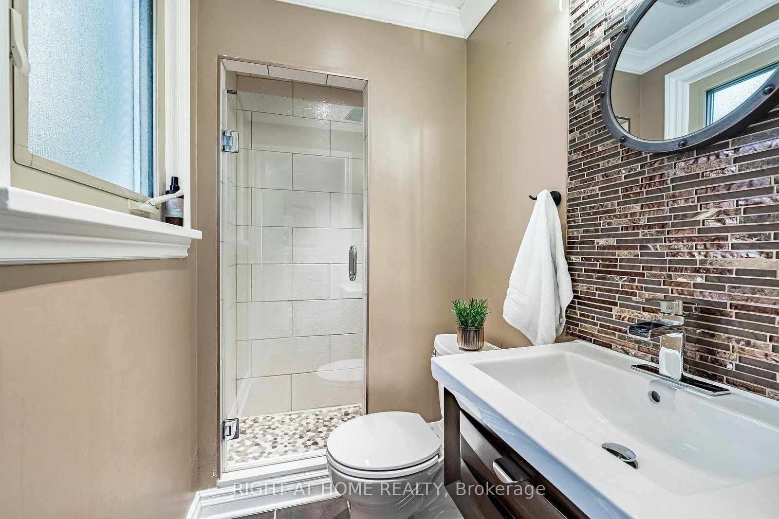 9 Hilts Drive • Hamilton, ON photo 8