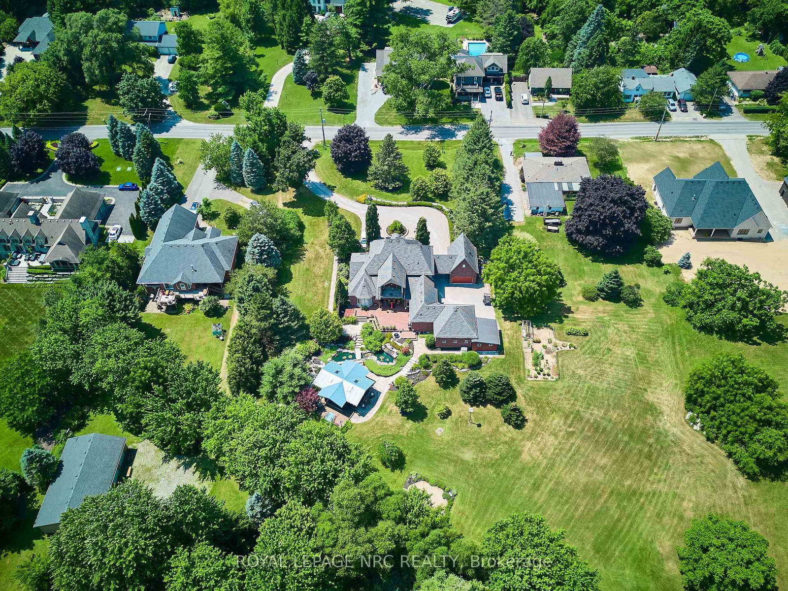 1323 Effingham Street • Pelham, ON photo 1