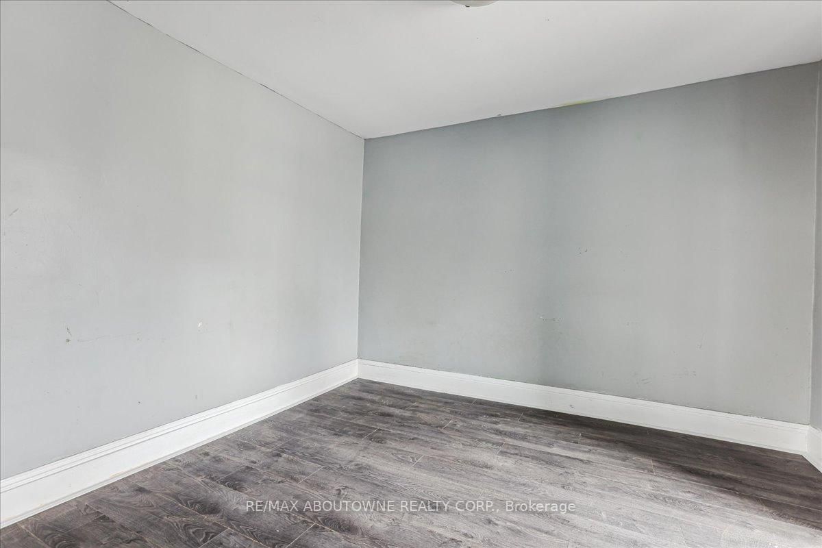 18 Linwood Street • St. Catharines, ON photo 11