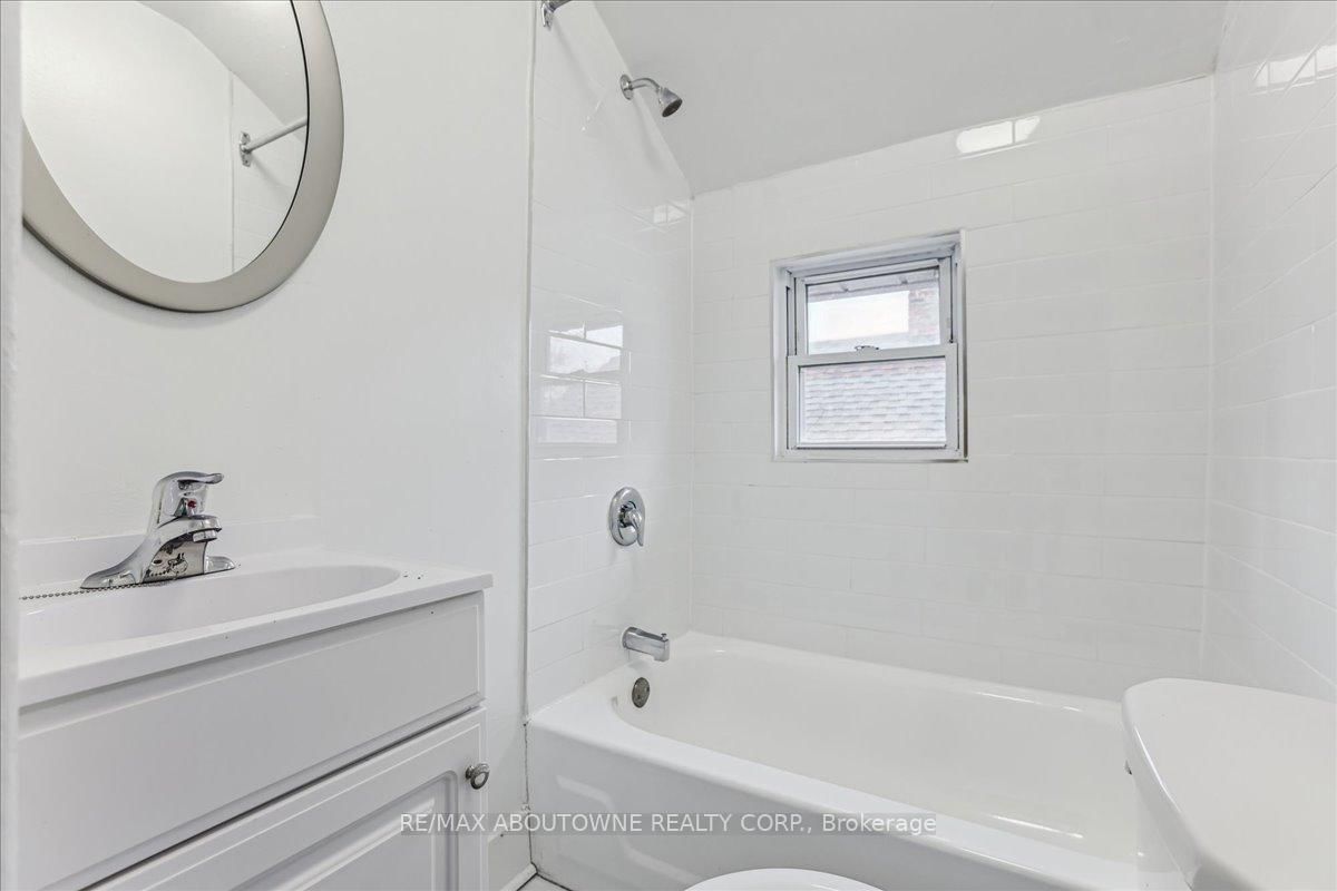18 Linwood Street • St. Catharines, ON photo 12