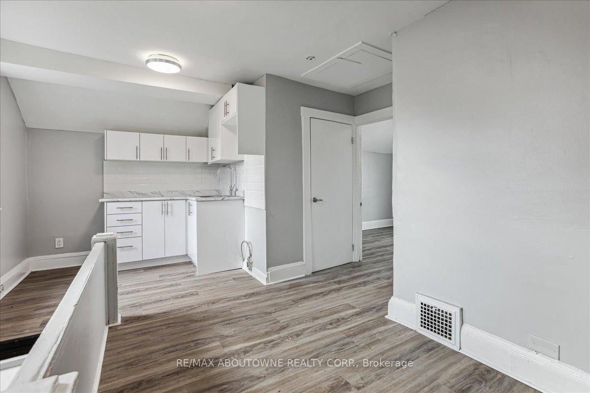 18 Linwood Street • St. Catharines, ON photo 13