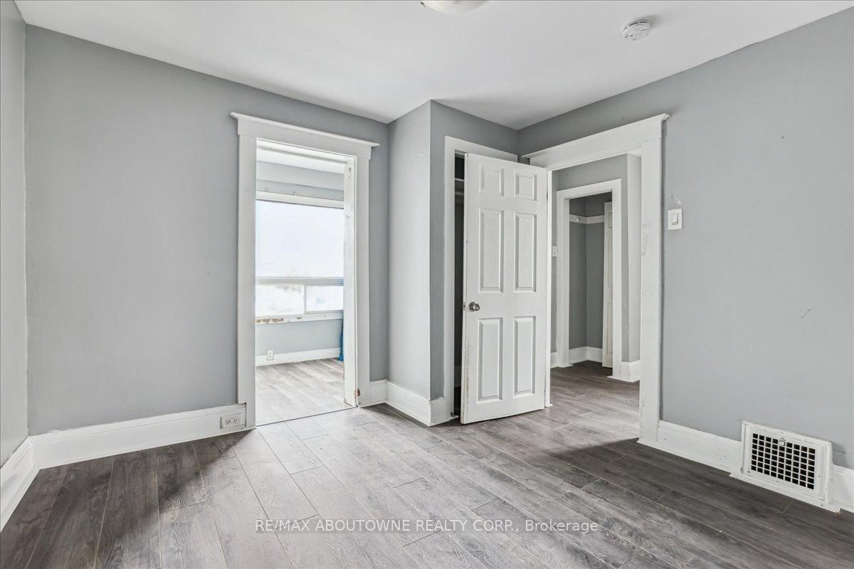 18 Linwood Street • St. Catharines, ON photo 17