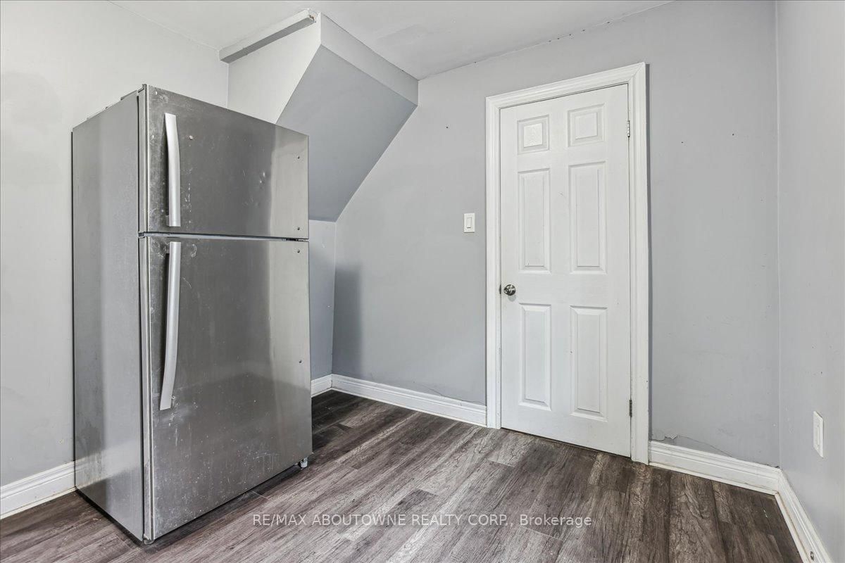18 Linwood Street • St. Catharines, ON photo 9