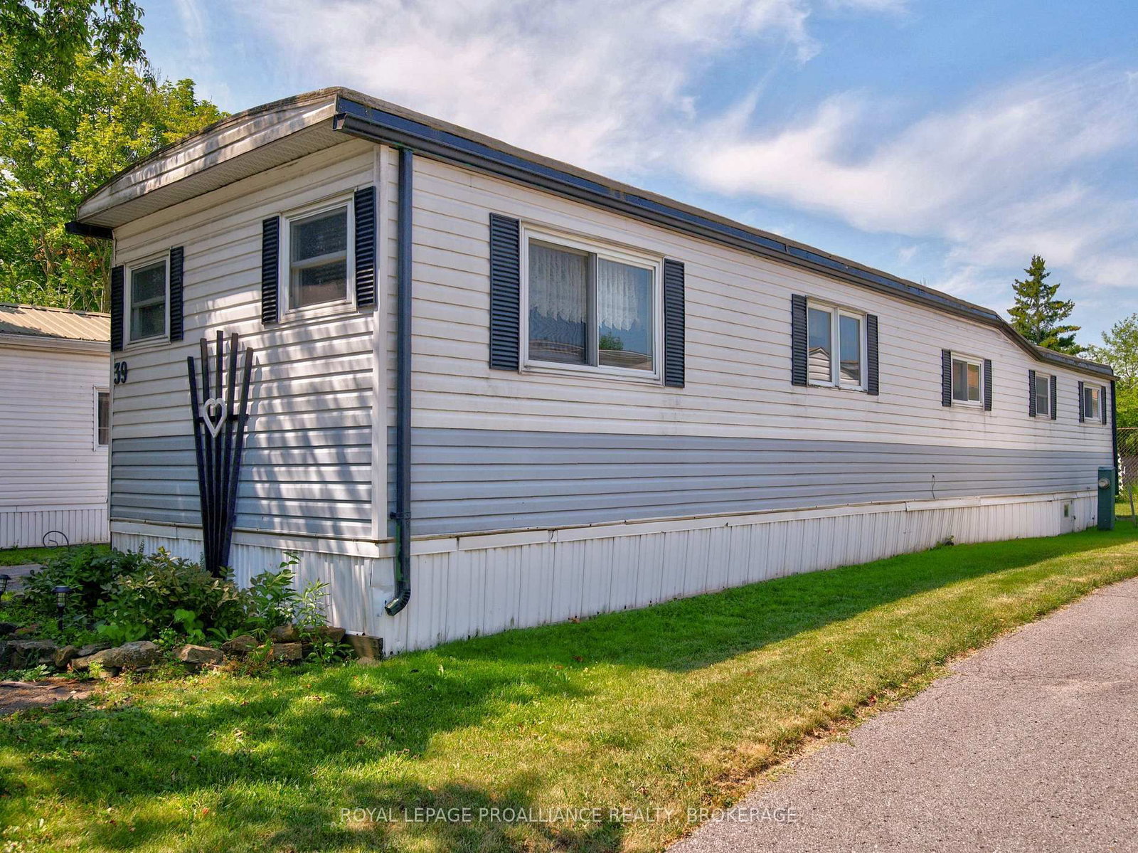 39 Worthington Way • Kingston, ON photo 4