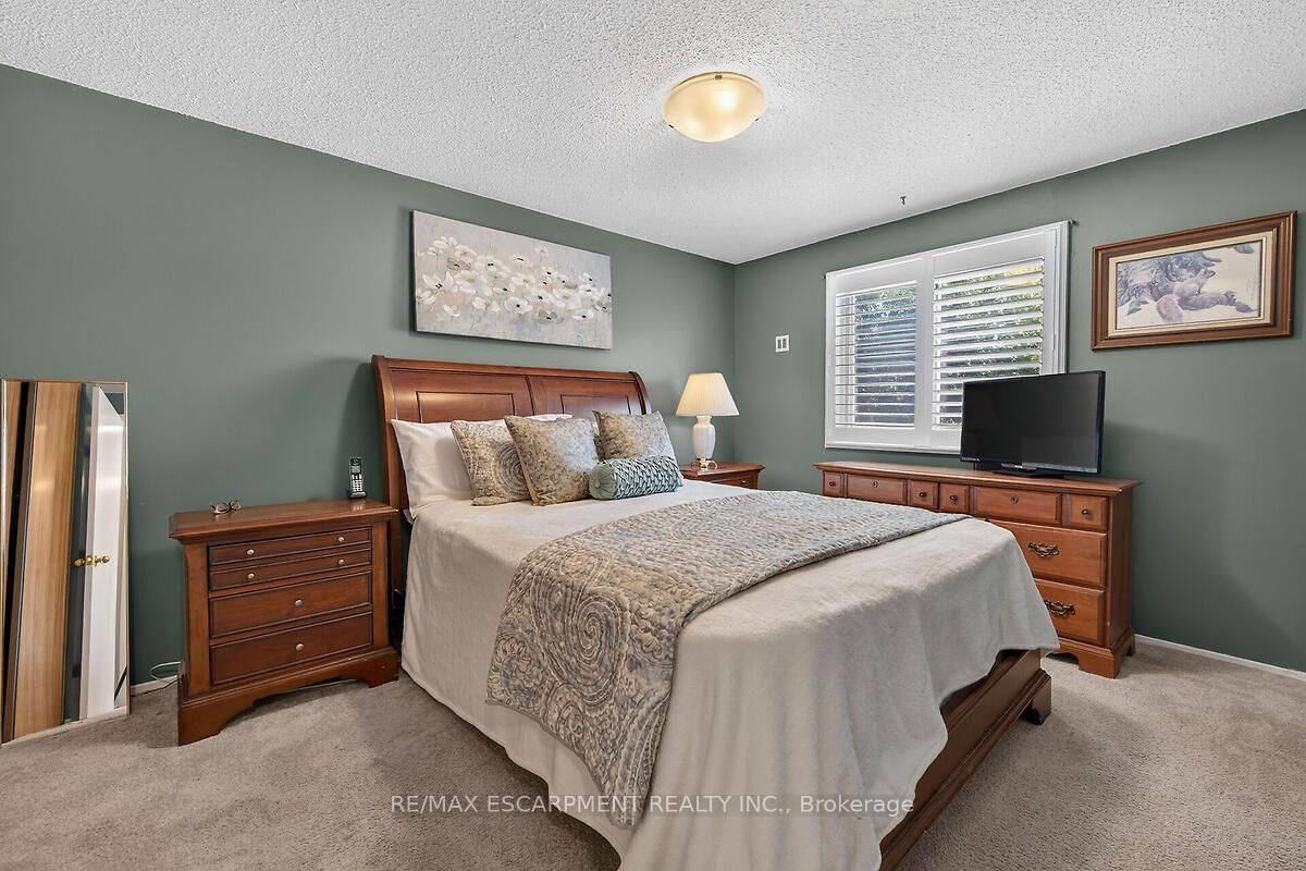 166 Athenia Drive • Hamilton, ON photo 16