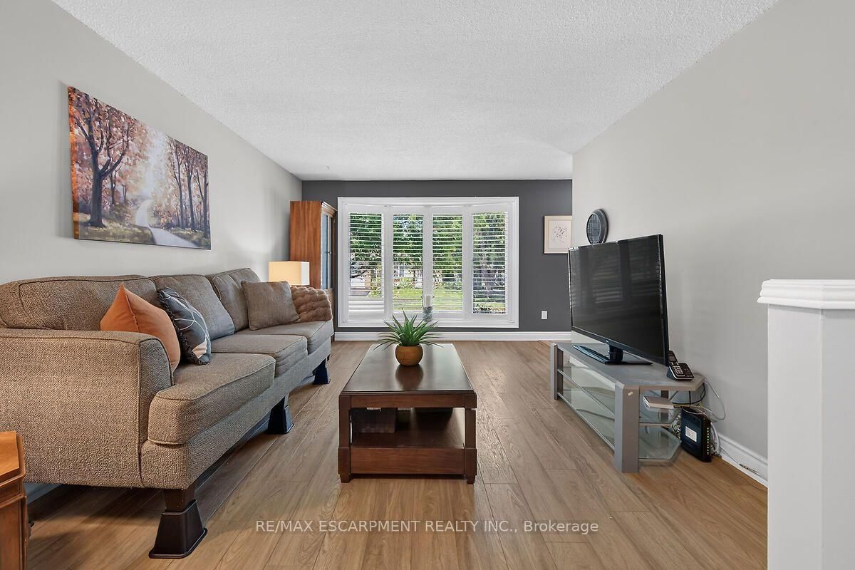 166 Athenia Drive • Hamilton, ON photo 9