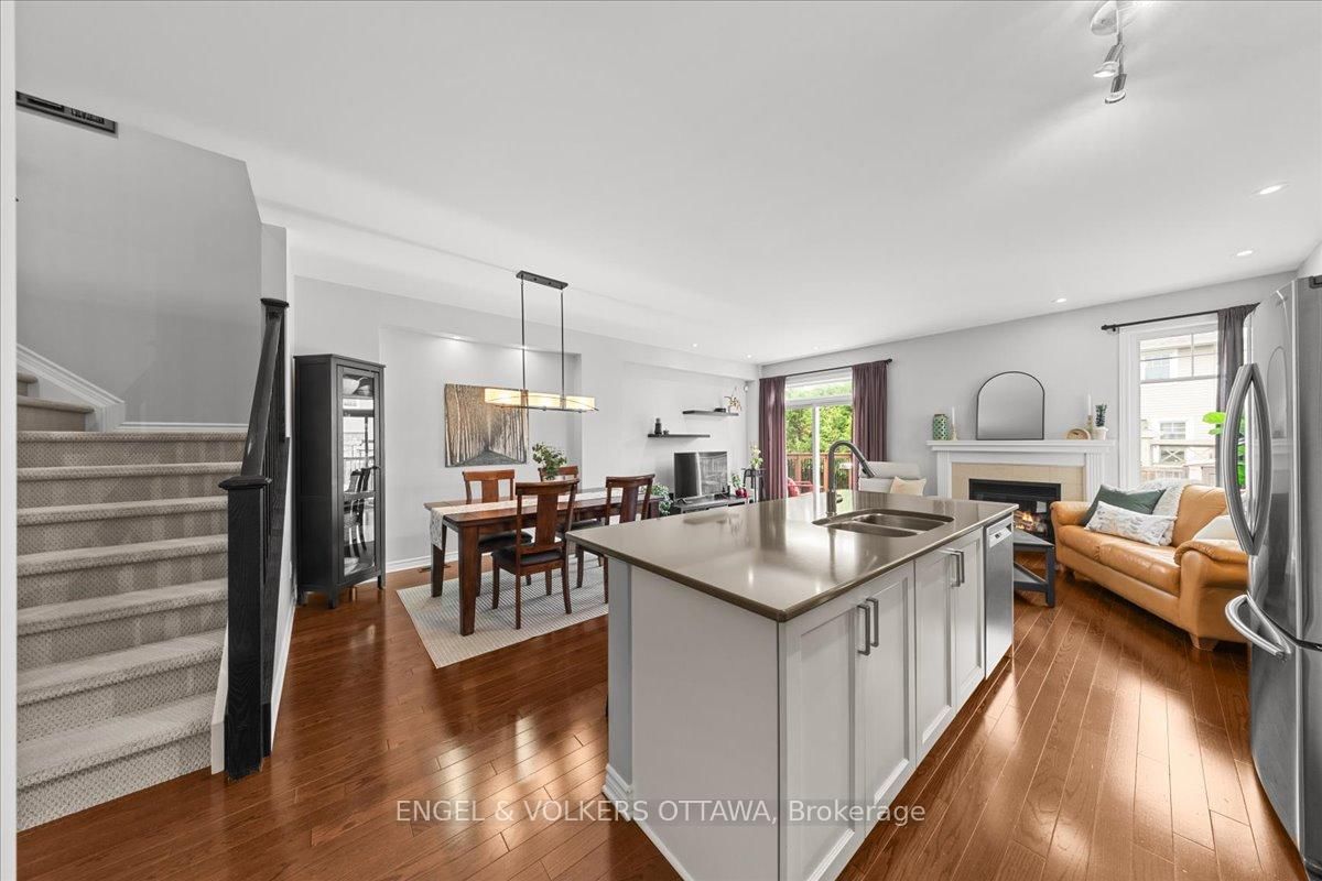 520 Rochefort Circle • Ottawa, ON photo 12