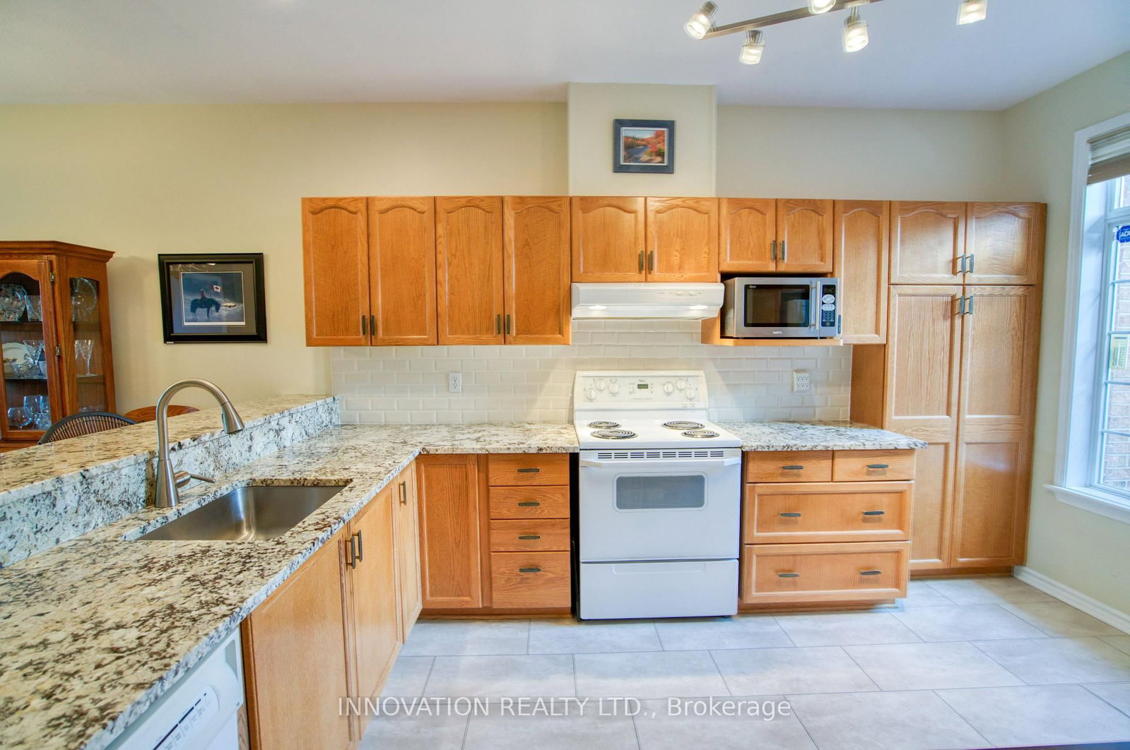27 Eileen Crescent • Stittsville, ON photo 6