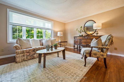 137 White Pine Crescent • Waterloo, ON photo 4