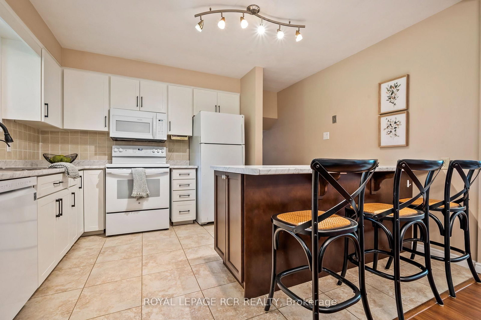 137 White Pine Crescent • Waterloo, ON photo 8