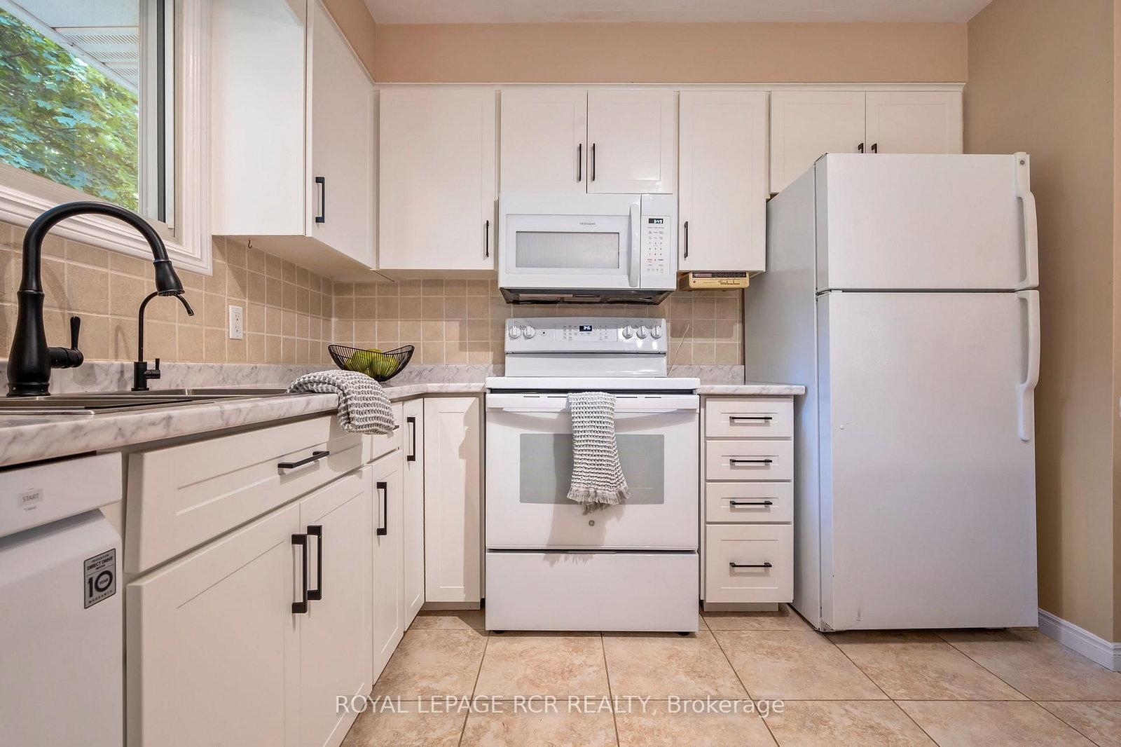 137 White Pine Crescent • Waterloo, ON photo 9