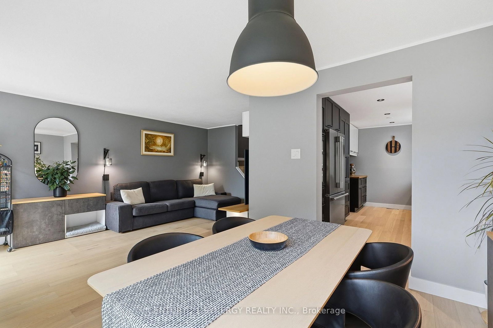 6058 Forestglen Crescent • Ottawa, ON photo 12