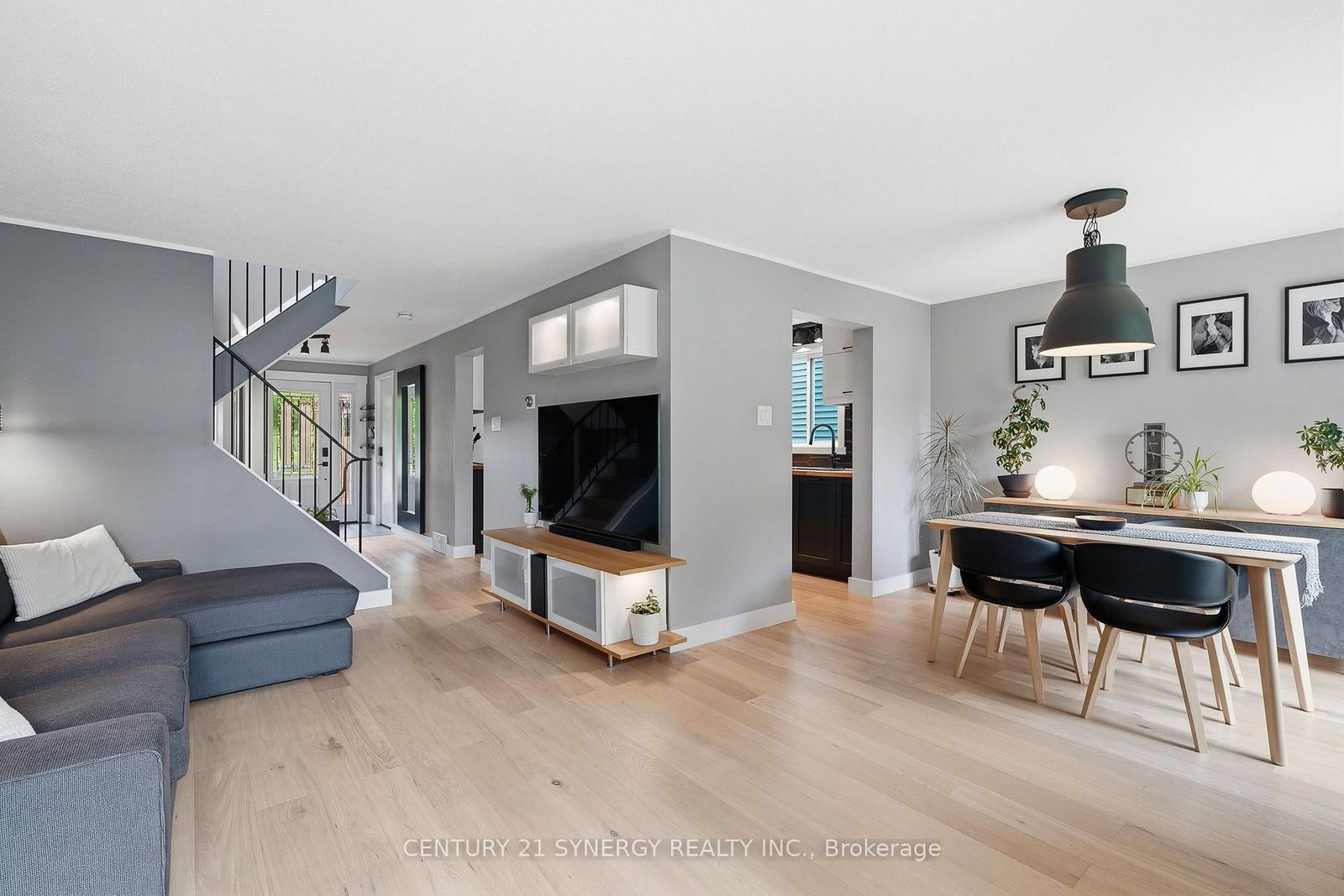 6058 Forestglen Crescent • Ottawa, ON photo 9