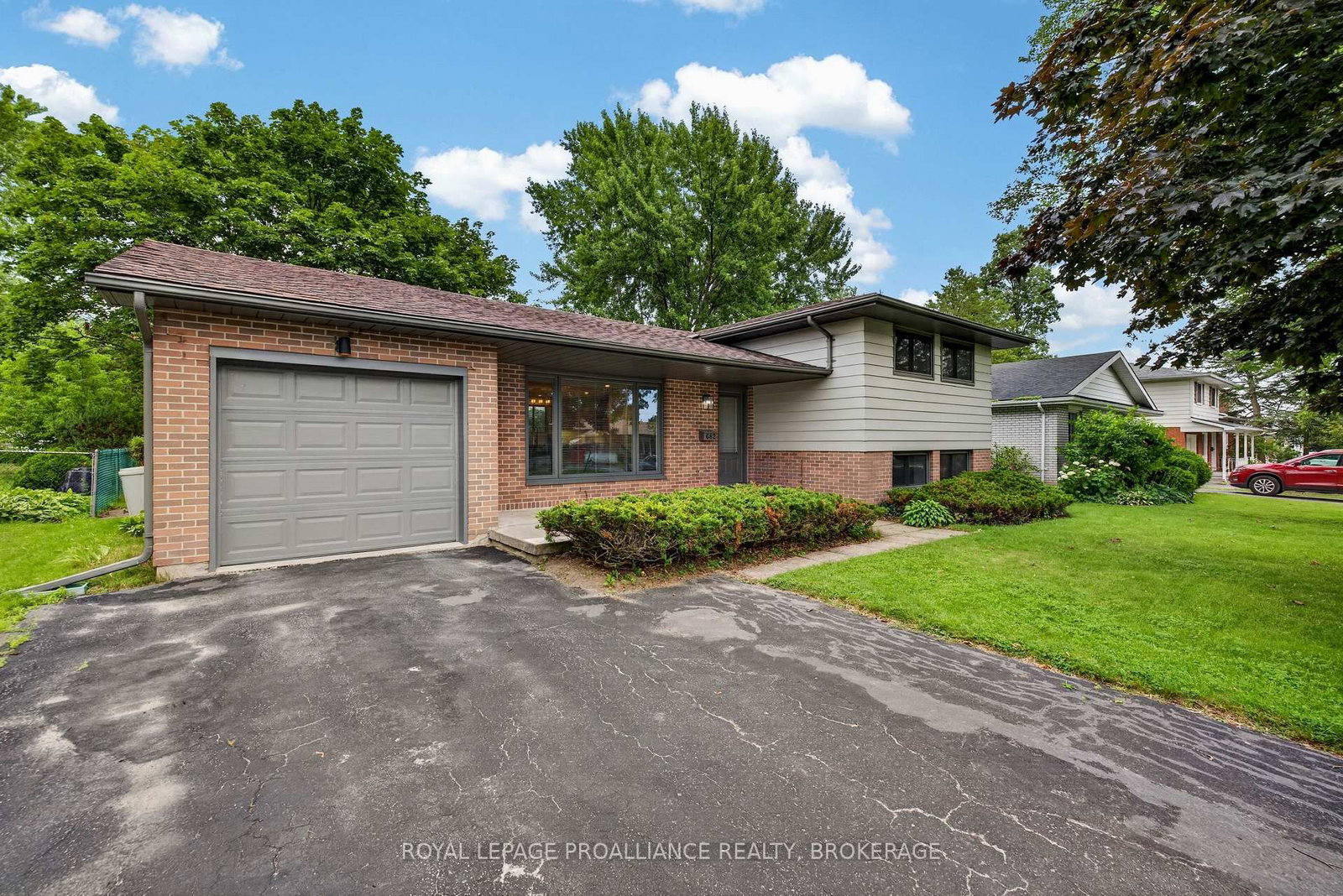 682 Carnaby Street • Kingston, ON photo 2
