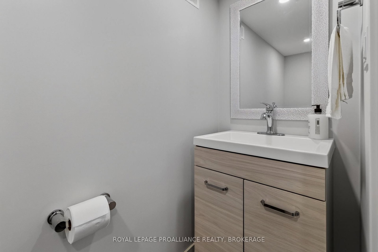 682 Carnaby Street • Kingston, ON photo 32