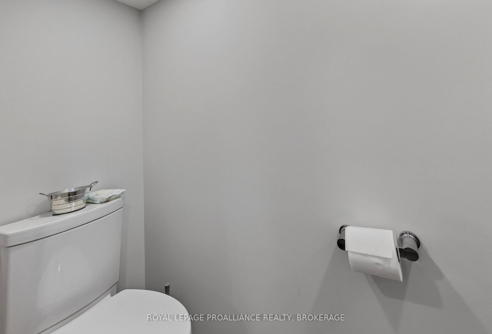 682 Carnaby Street • Kingston, ON photo 33