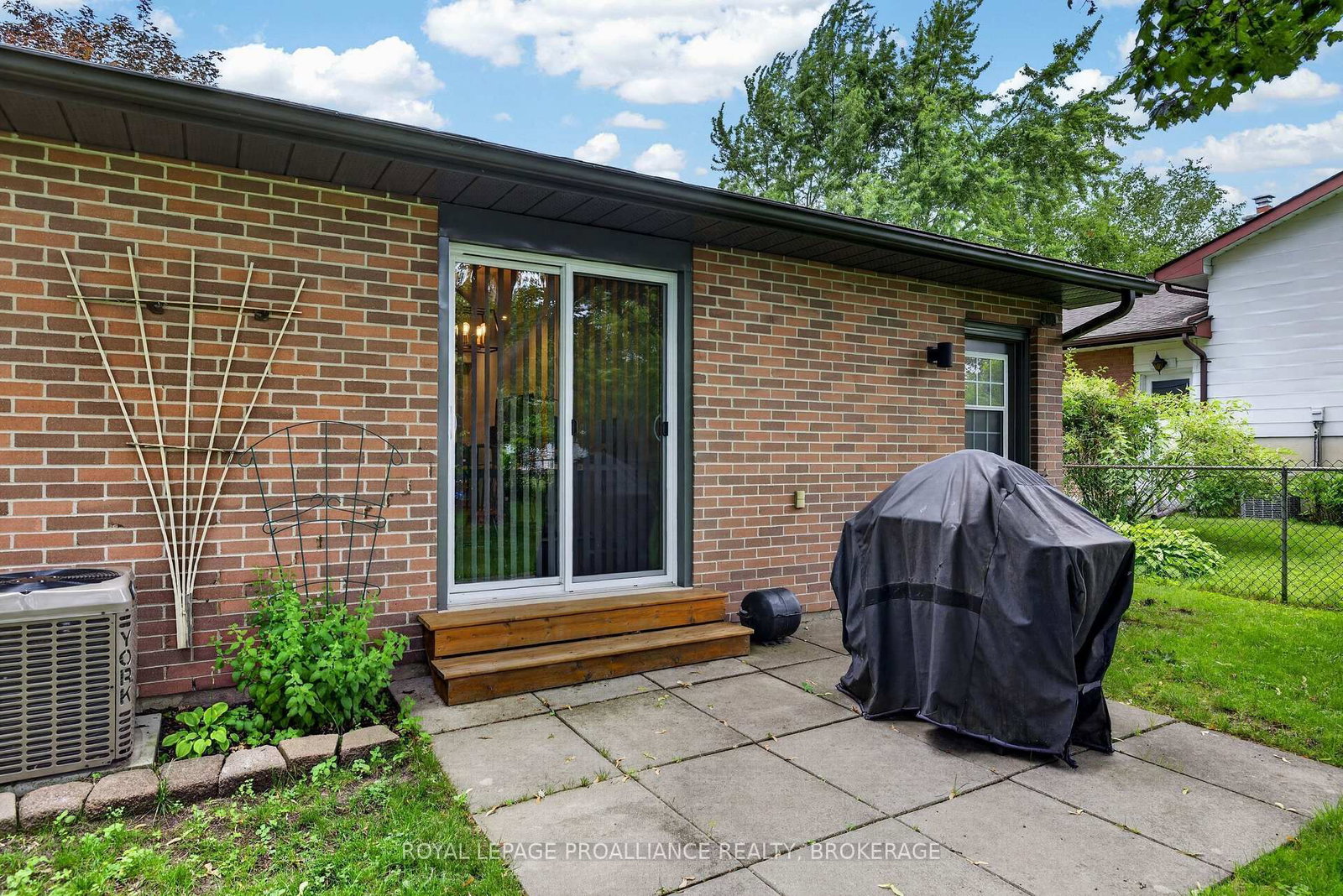 682 Carnaby Street • Kingston, ON photo 44