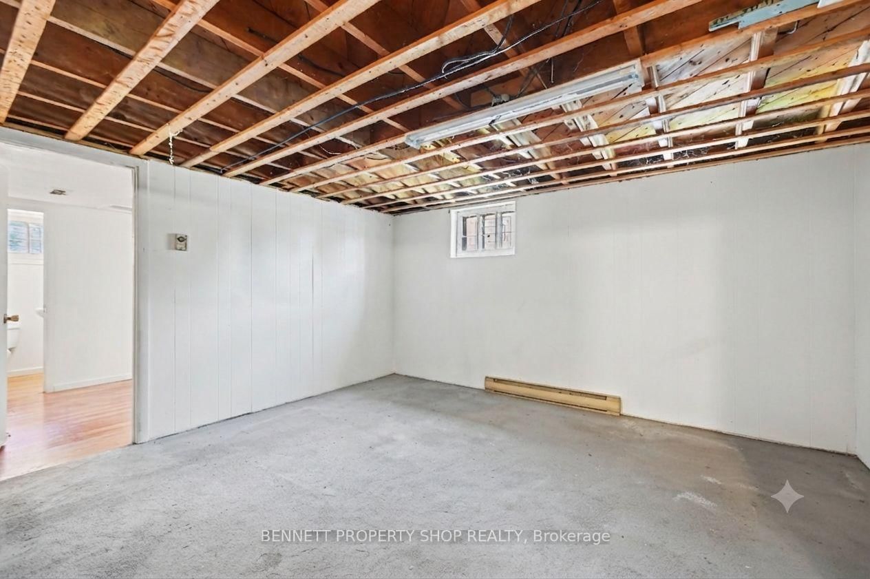 1361 Summerville Avenue • Ottawa, ON photo 12