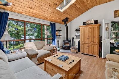 701 Davern Lane • Maberly, ON photo 4
