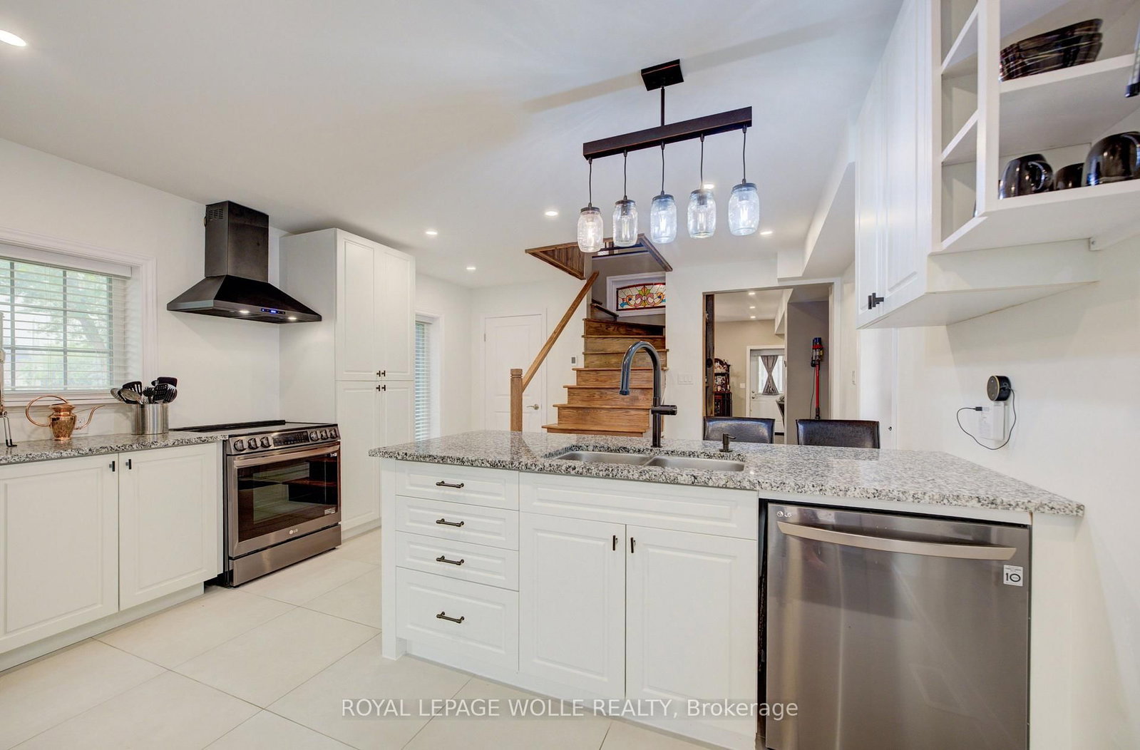 Listing Image 19