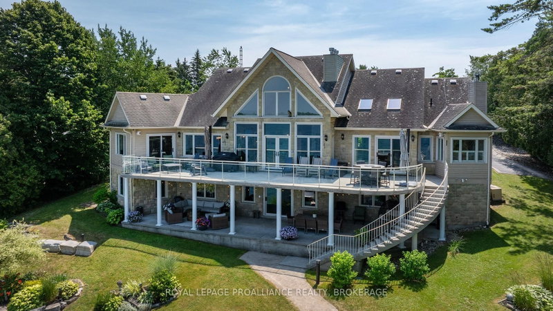 31 Leavis Shores