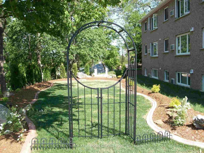 4434 Leader Lane