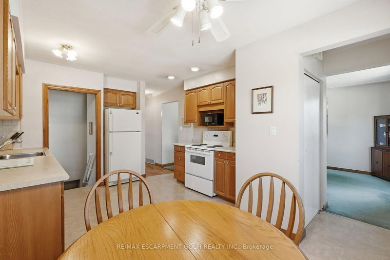 6 Beaconsfield Drive