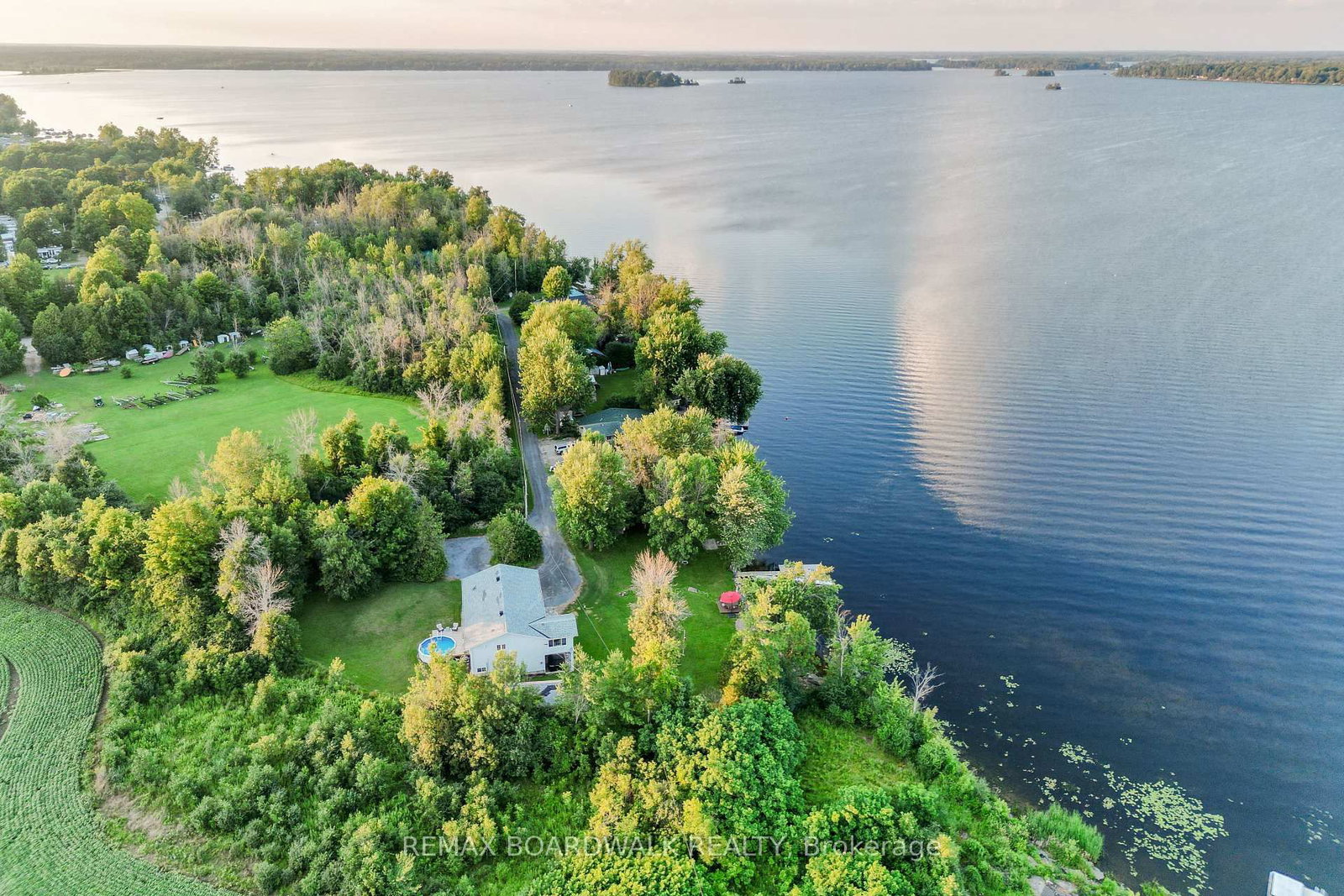 100 Mcculloughs Landing • Perth, ON photo 3