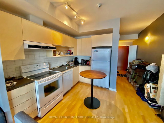1612 - 324 Laurier Avenue W