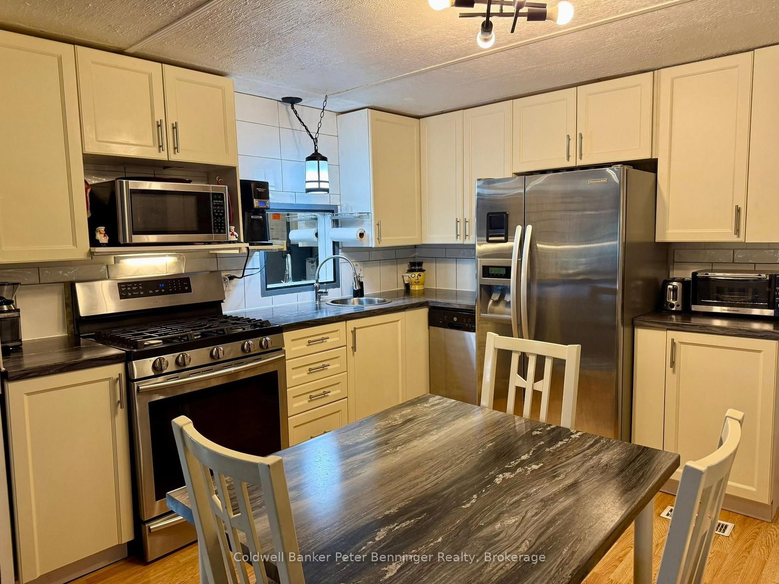 23 Bluejay Court • Brockton, ON photo 4