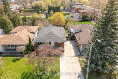 23 Tyrone Drive • Hamilton, ON photo 2
