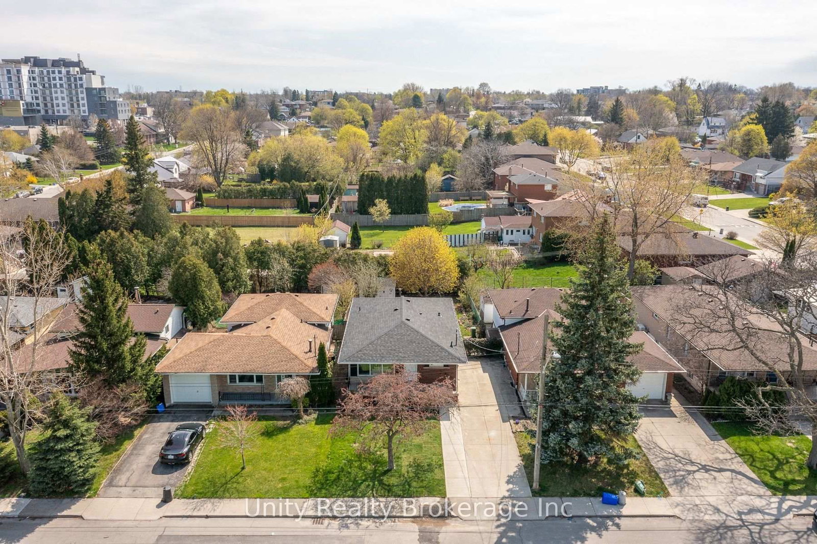 23 Tyrone Drive • Hamilton, ON photo 3