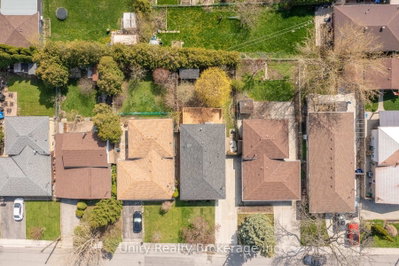 23 Tyrone Drive • Hamilton, ON photo 4