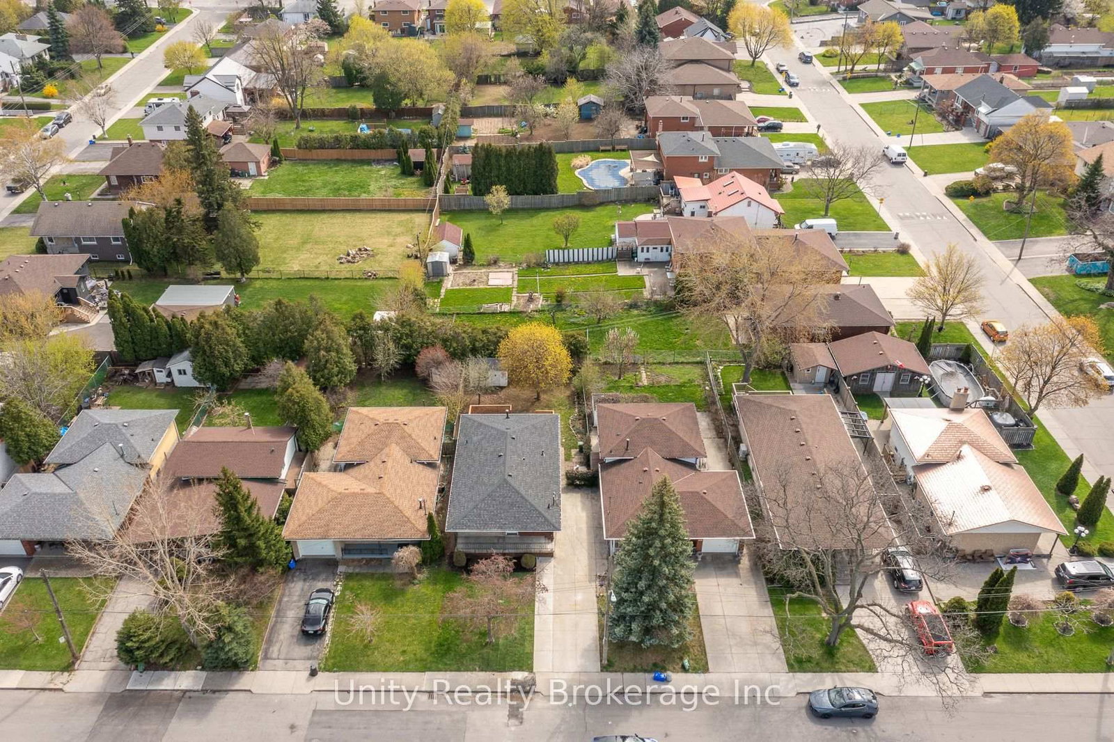 23 Tyrone Drive • Hamilton, ON photo 6