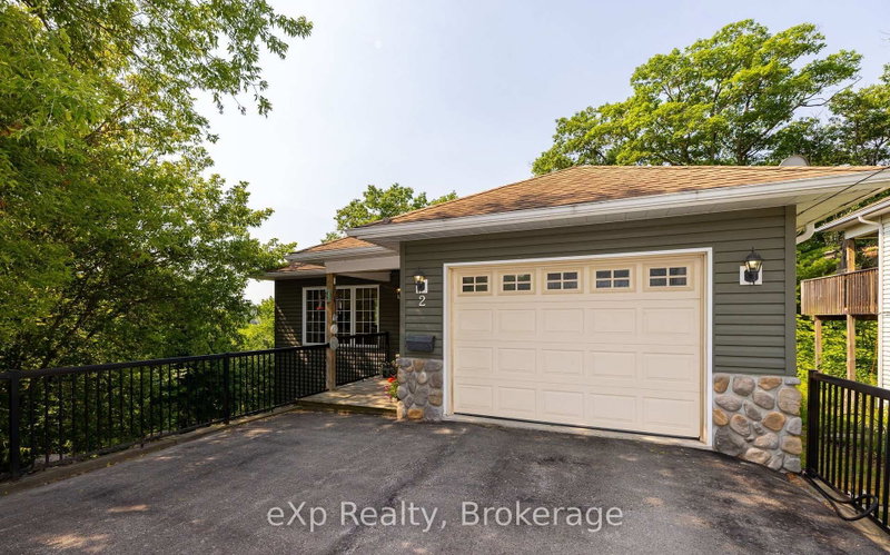2 Mann Avenue N