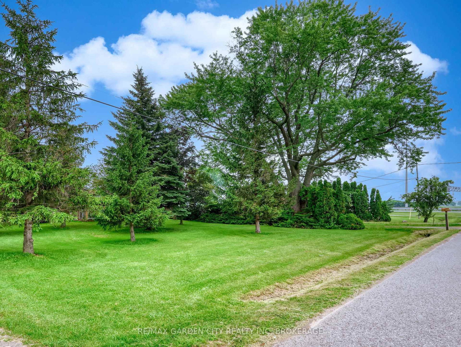 1408 Fifth Street • St. Catharines, ON photo 3
