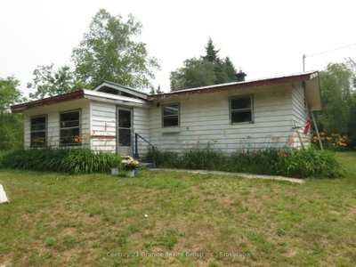 Detached House for sale at 1060 Buttercup Drive, Highlands East, Ontario, K0L 3C0 - Monmouth - MLS: X13573826