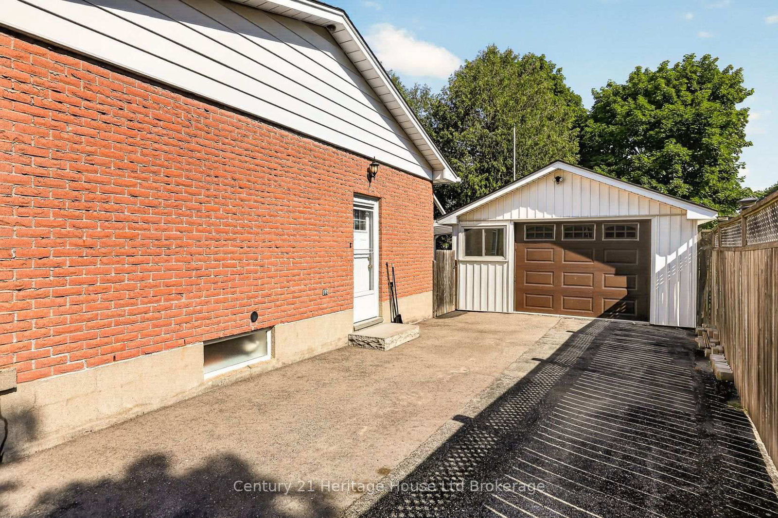 803 Gladstone Drive • Woodstock, ON photo 34