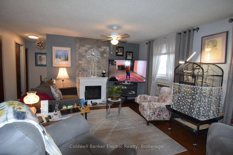 2418 Mountland Dr photo 5