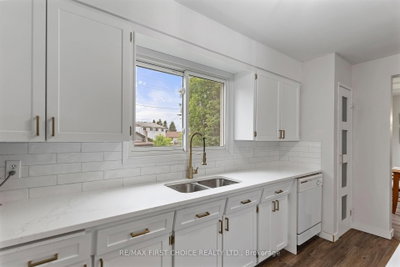 386 Lambton Place — photo 2