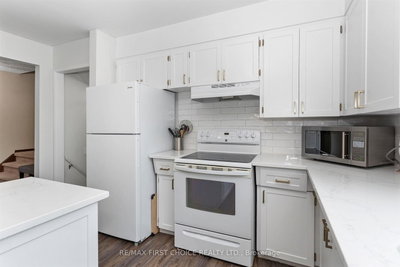 386 Lambton Place — photo 4