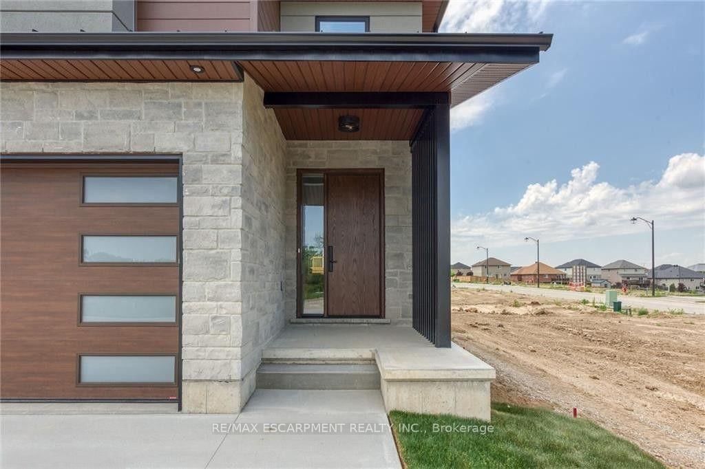 92 Craddock Boulevard • Haldimand, ON photo 2