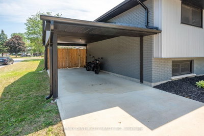 140 Oakwood Place • Thames Centre, ON photo 3
