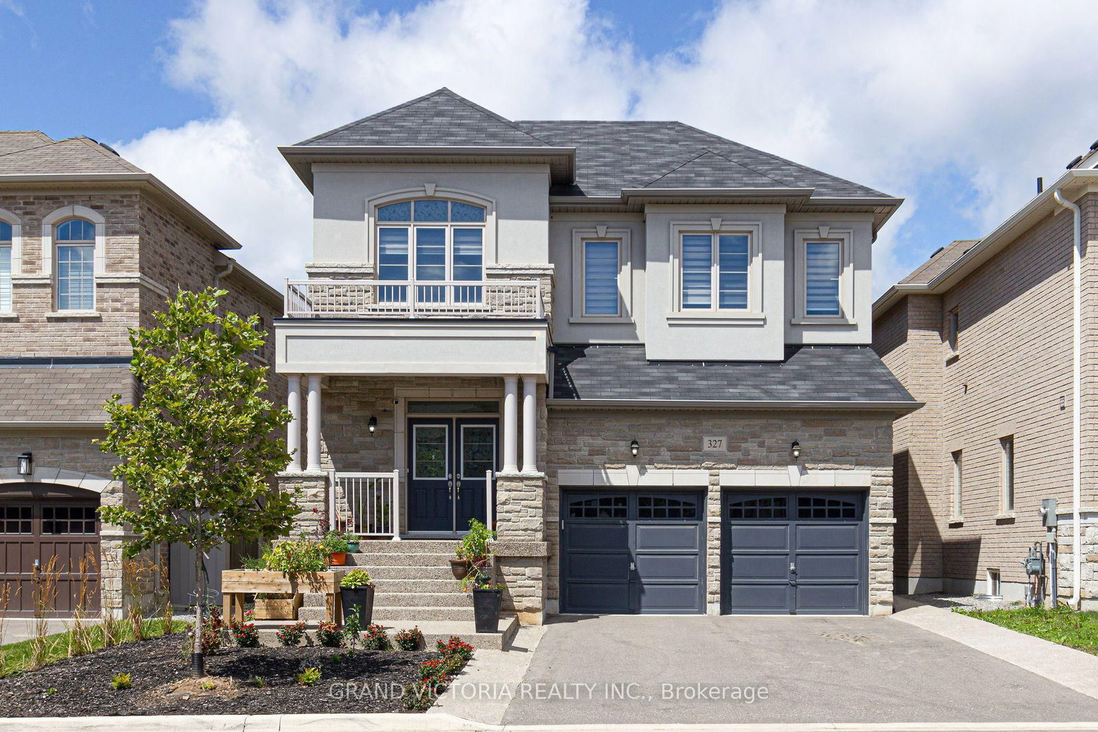 Detached House for sale at 327 Humphrey Street, Hamilton, Ontario, L8B 1X5 - Waterdown - MLS: X13574476