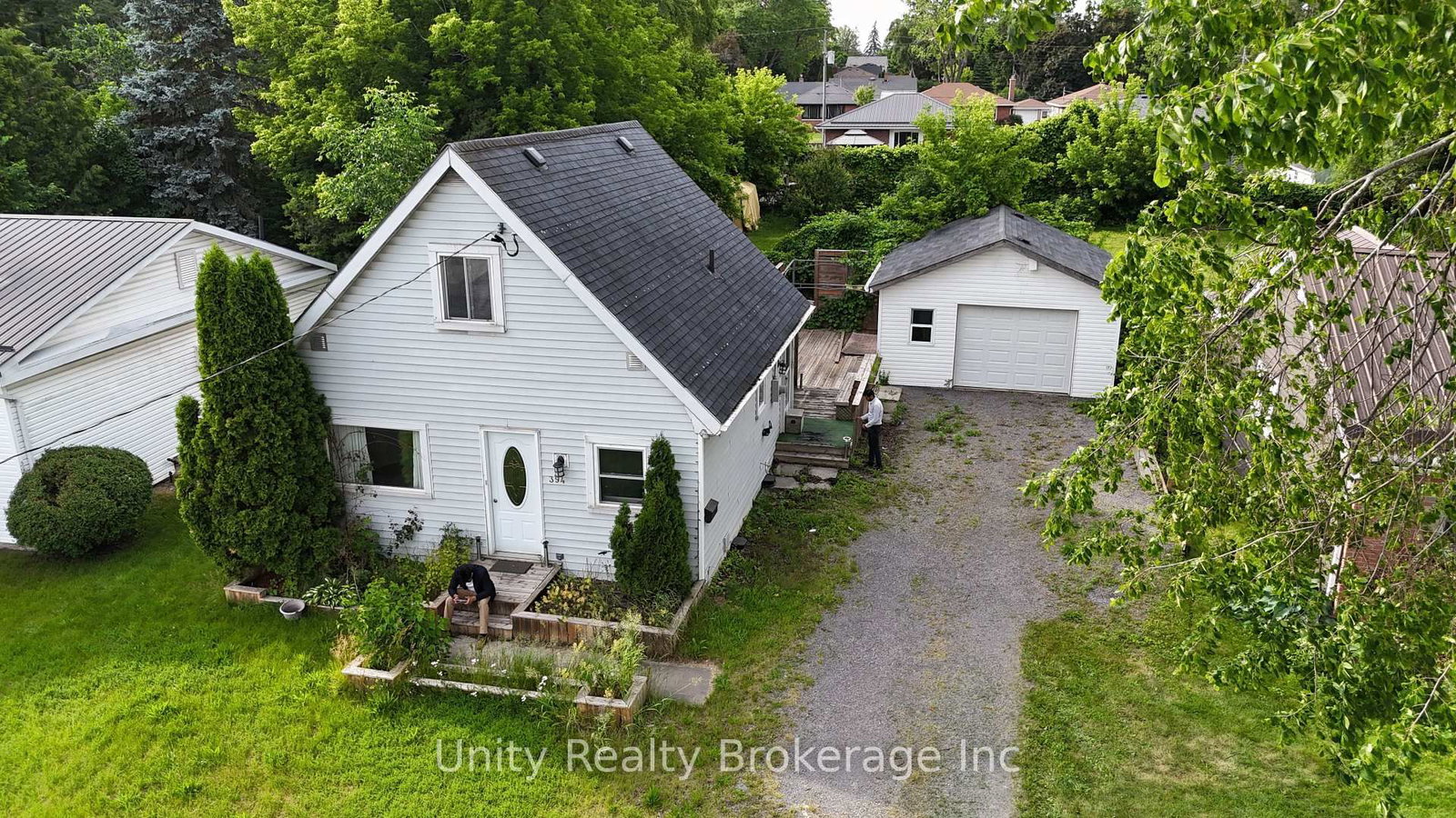 394 Bridge Street E • Belleville, ON photo 2