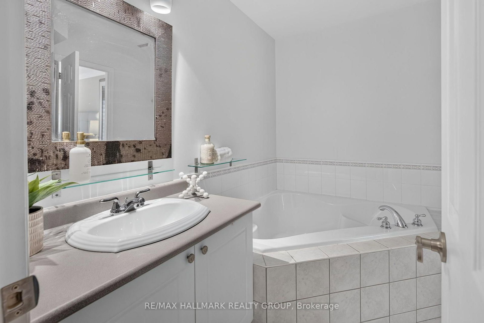 63 Palmadeo Drive • Ottawa, ON photo 28