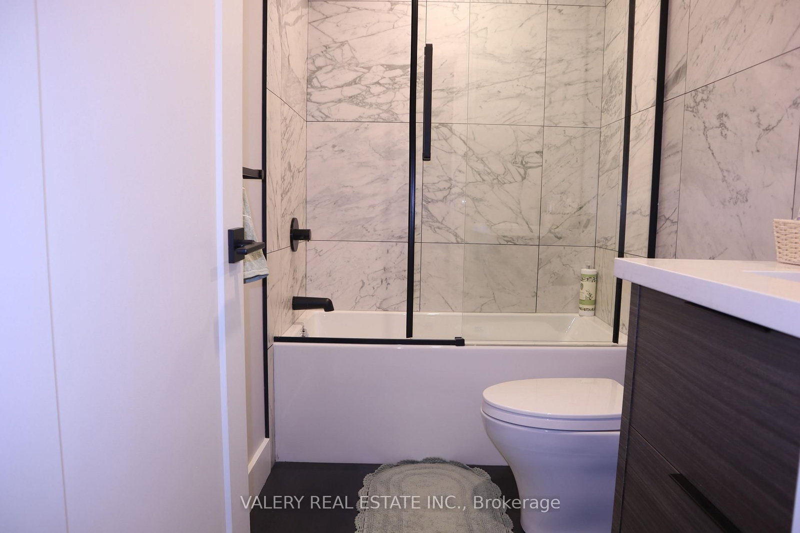 33 Chilton Drive • Hamilton, ON photo 13