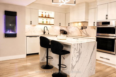 33 Chilton Drive • Hamilton, ON photo 4