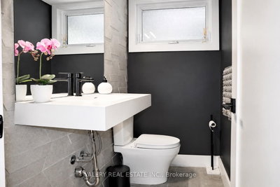 33 Chilton Drive • Hamilton, ON photo 9